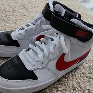 Nike Size 6.5 Youth Court Borrough
